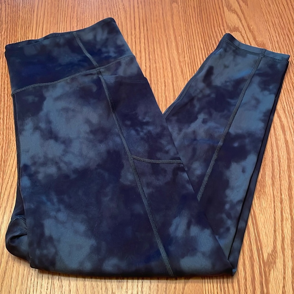Victoria’s Secret Women’s Ankle Length Leggings (size 16)